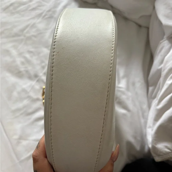 Louis Vuitton White Shoulder Bag with Gold Chain - Picture 5 of 11